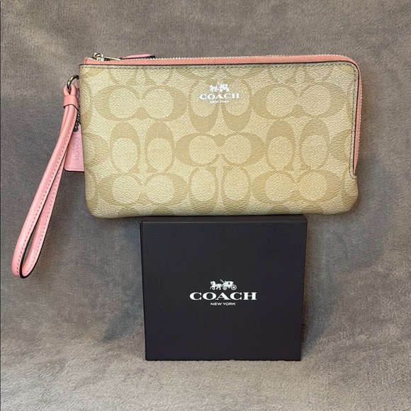 🤎🩷COACH🤎🩷Tan & Salmon Signature Coated Canvas Double Zip Wallet/EUC - Picture 1 of 15